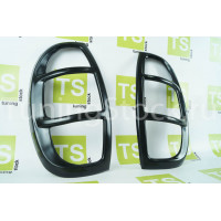 Накладки на задние фонари с прямоугольными секциями для Шевроле Нива до рестайлинга 2009 года Накладки на задние фонари с прямоугольными секциями для Шевроле Нива до рестайлинга 2009 года