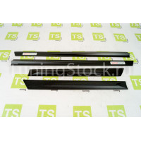 Молдинги Стрела черное тиснение с надписью PetroilTuning на двери Гранта, Гранта FL (седан)