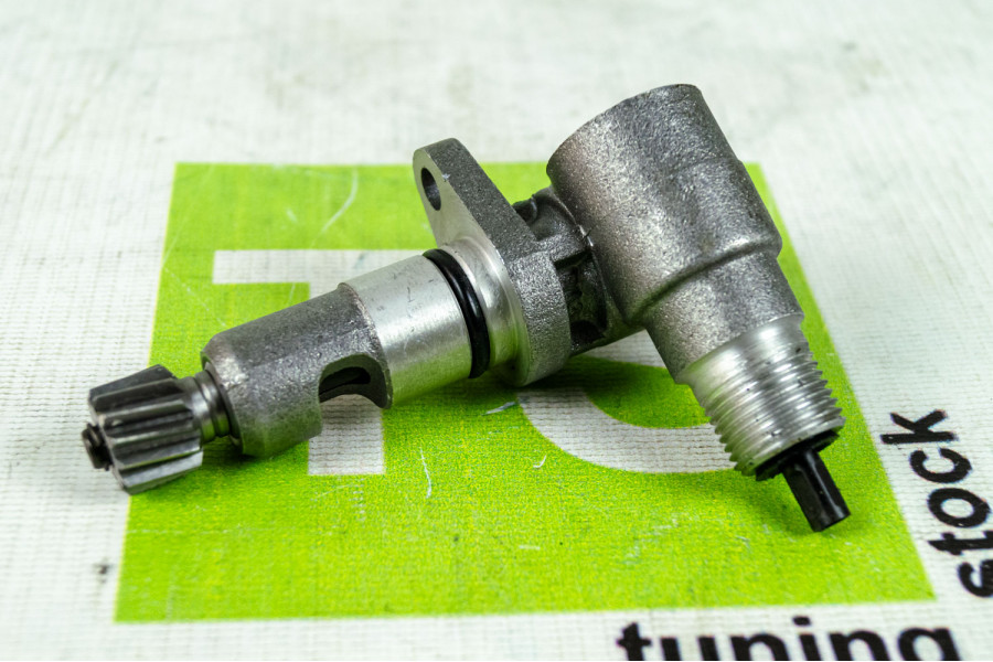 Привод спидометра кпп ваз 2107. Привод спидометра ваз 2106. Привод спидометра ваз 2107 13 зубьев. Привод спидометра ваз 2103. Шестерня привода спидометра 2103.