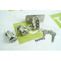 Комплект личинок с замком багажника оригинальный для ВАЗ 2104 Комплект личинок с замком багажника оригинальный для ВАЗ 2104