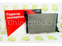 Алюминиевый радиатор охлаждения в красной упаковке на ВАЗ 2103, 2106