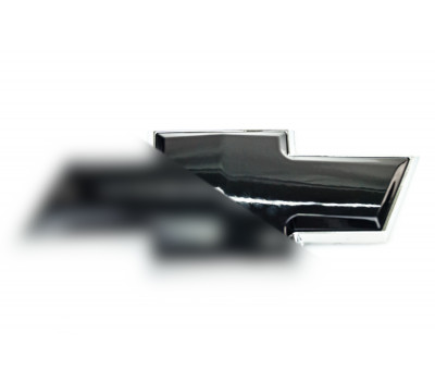 Эмблема-шильдик нового образца черный лак на решетку радиатора для Шевроле Нива после рестайлинга 2009 года