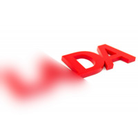 Надпись-шильдик Лада старого образца из оргстекла красный Надпись-шильдик Лада старого образца из оргстекла красный