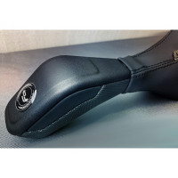 Модельная ручка CVT Ferrum Group с черными вставками и пыльником из экокожи (биэластик) для Веста с вариатором Модельная ручка CVT Ferrum Group с черными вставками и пыльником из экокожи (биэластик) для Веста с вариатором