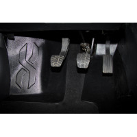 Комплект передних накладок на ковролин АртФорм на Веста Комплект передних накладок на ковролин АртФорм на Веста